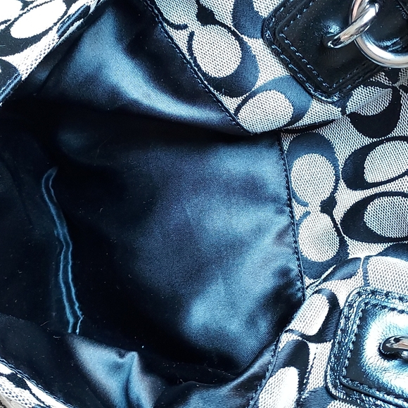 Coach Gallery Signature Tote w/ a Wristlet (RARE) - Picture 12 of 17